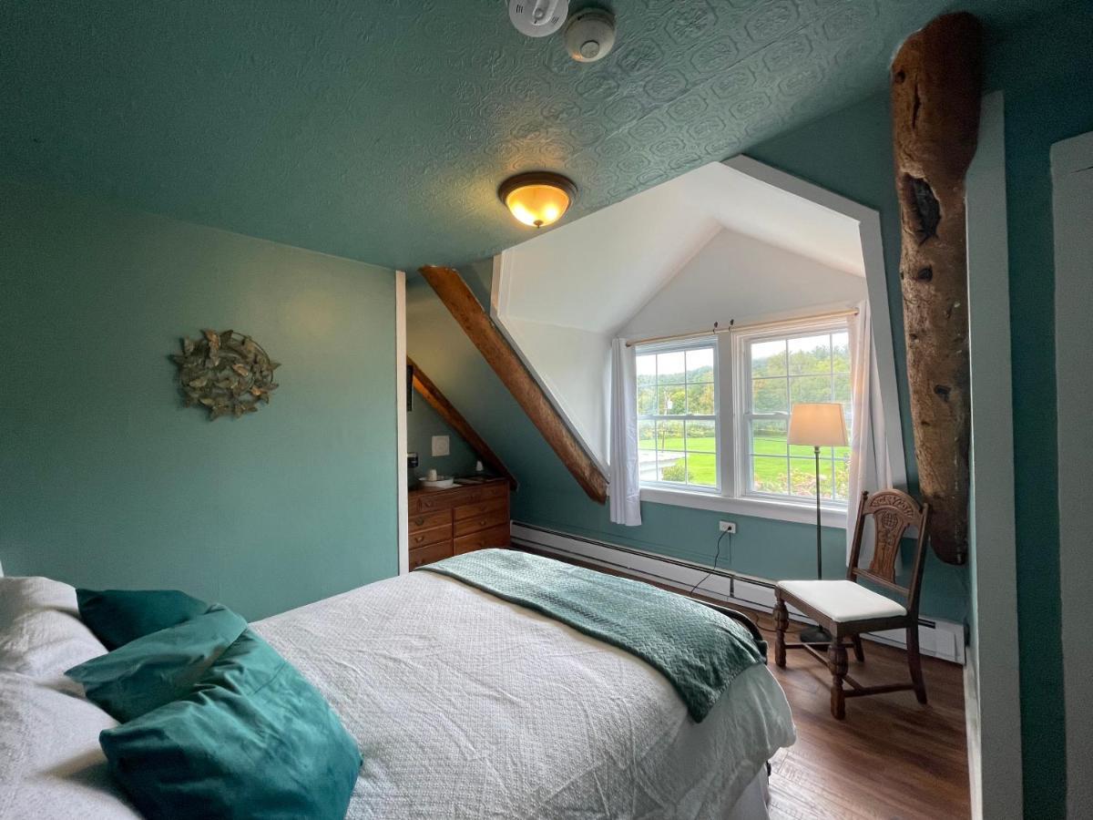 Stone Hearth Inn And Eatery Chester Екстериор снимка