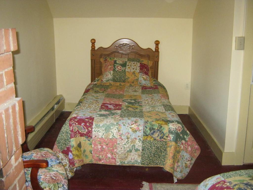 Stone Hearth Inn And Eatery Chester Екстериор снимка