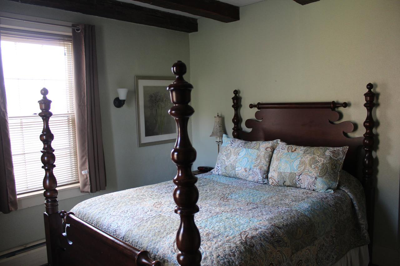Stone Hearth Inn And Eatery Chester Екстериор снимка